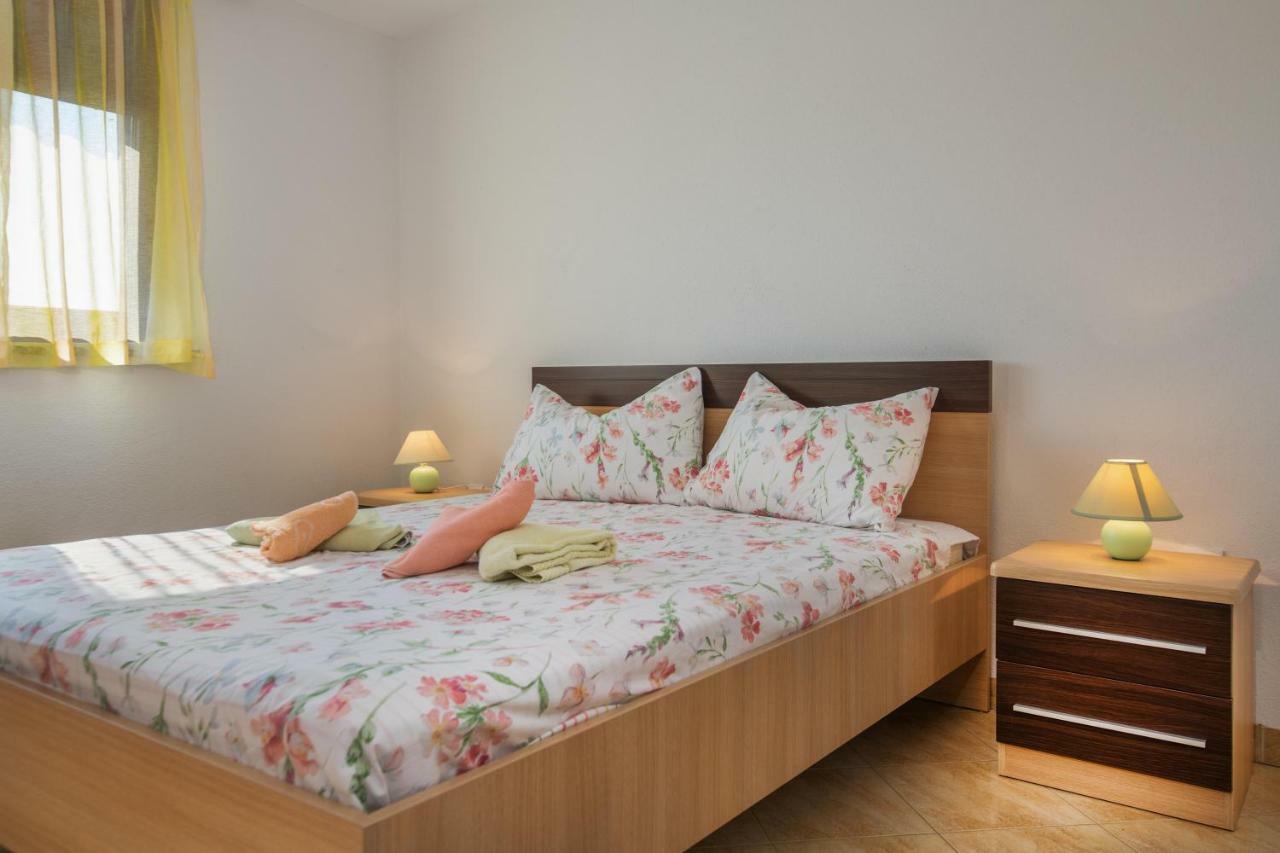 Ferienhaus Mary Liznjan Bagian luar foto
