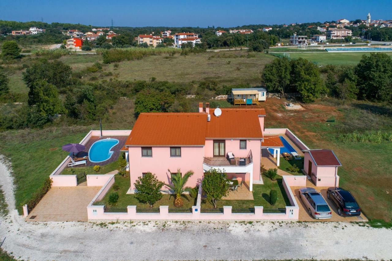 Ferienhaus Mary Liznjan Bagian luar foto