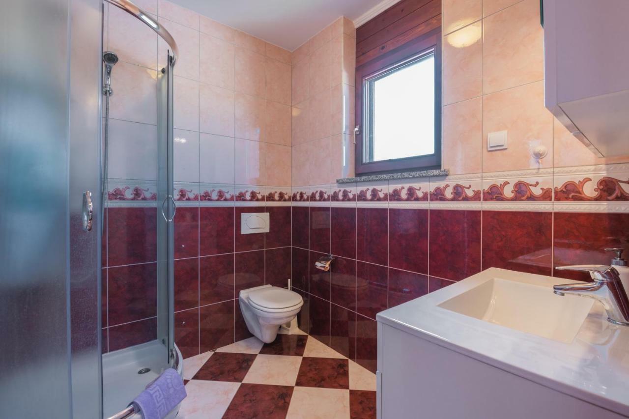 Ferienhaus Mary Liznjan Bagian luar foto